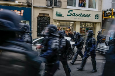 警察在Savanne商店
